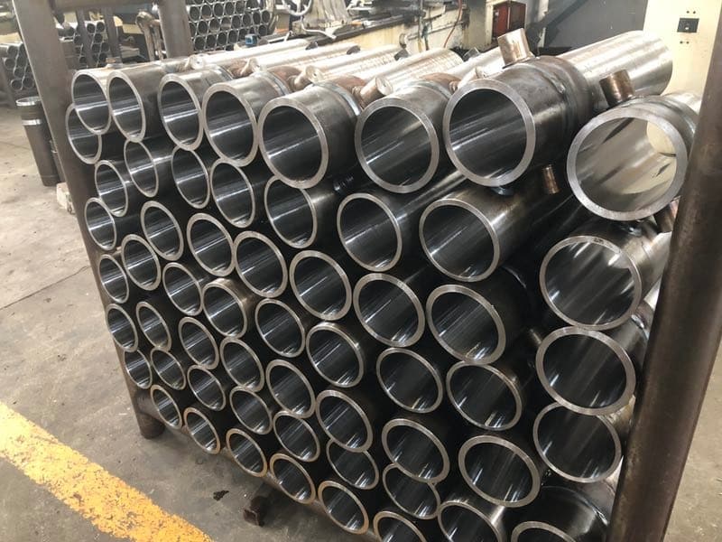 Housings for hydraulic cylinders